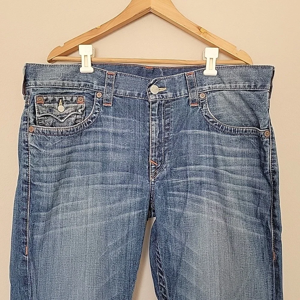 True Religion Mens Section Straight Blue Jeans Size 38 Pocket Flaps Whiskering